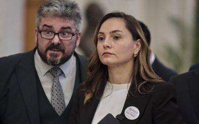 42 de deputați și senatori din Parlamentul României au depus la finalul acestei luni, la sediul Senatului, un proiect de lege care prevede abrogarea legilor care pedepsesc propaganda legionară și interzic antisemitismul