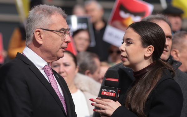 Război la TV: Numărul 2 din AUR, atac la Realitatea Plus. Contre cu Anca Alexandrescu
