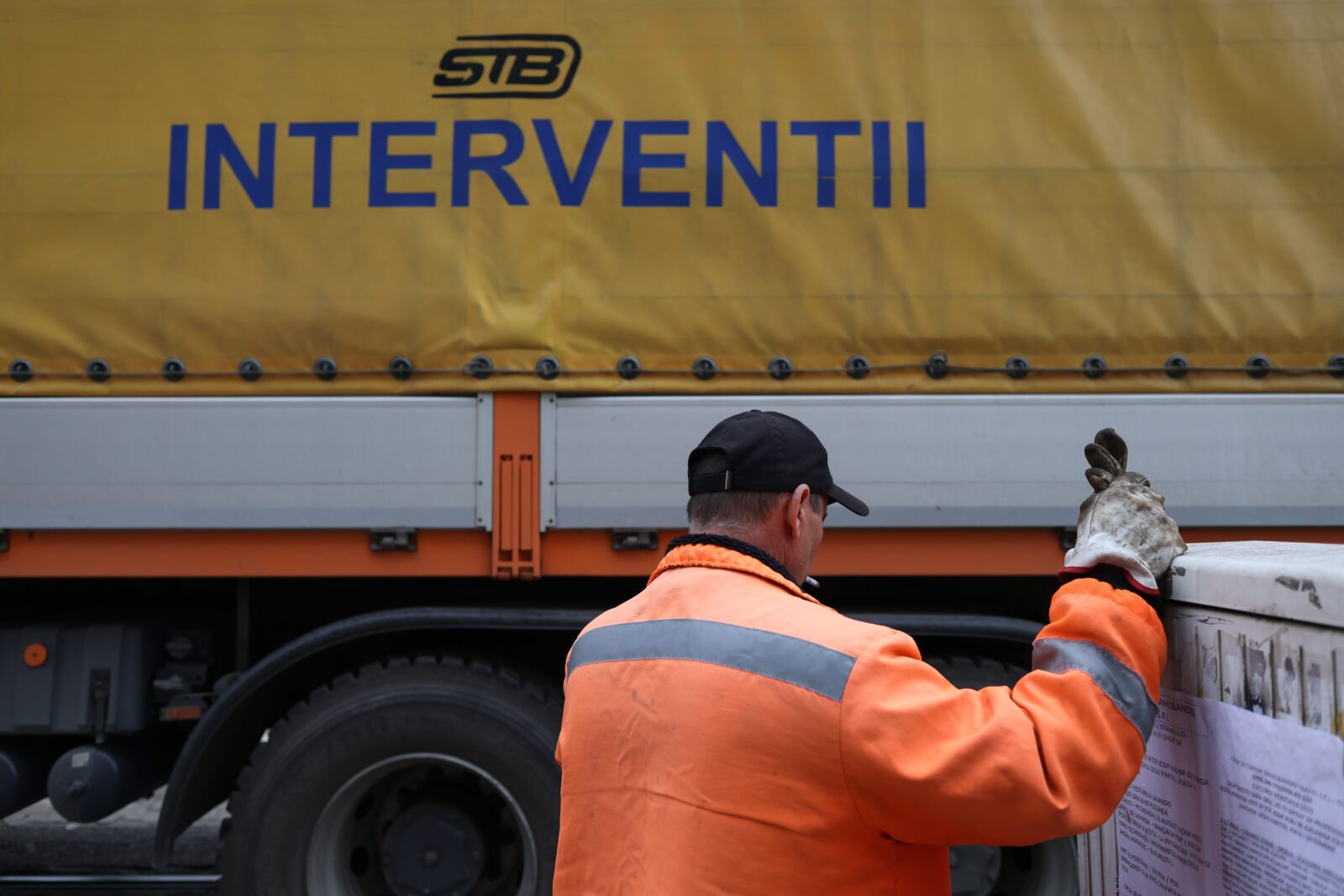 Societatea de Transport București (STB) a achiziționat recent servicii de monitorizare și analiză a presei pentru peste 15.000 de euro, în condițiile în care compania se confruntă cu o situație financiară critică