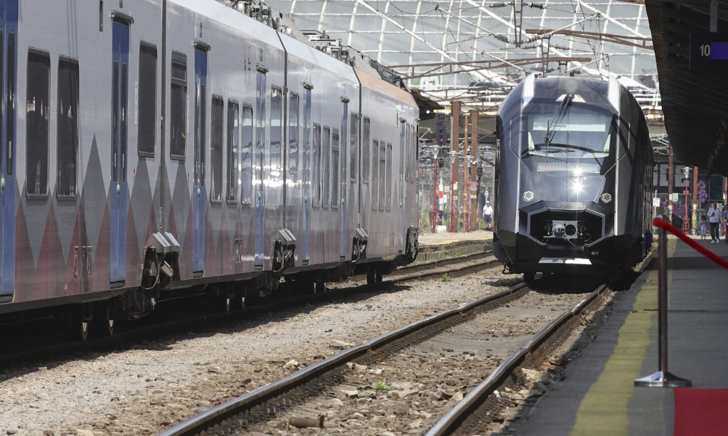 Modernizarea liniei feroviare Brașov – Sighișoara promite reducerea semnificativă a duratei de călătorie pe ruta București – Arad, cu circa două ore și 38 de minute, după finalizarea proiectului