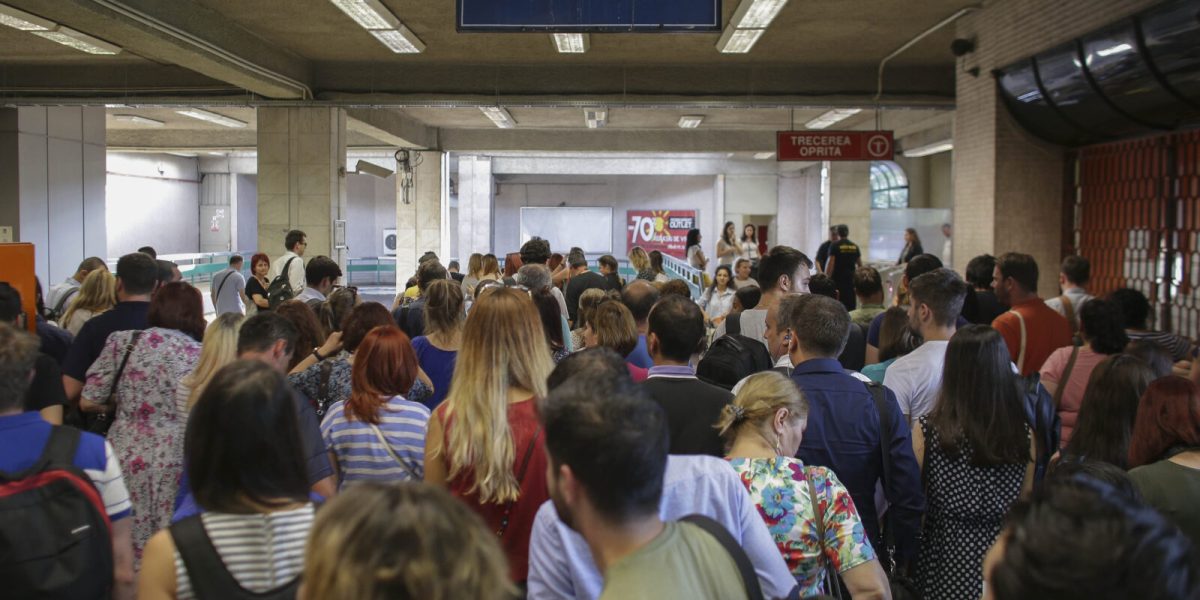 Metrorex scumpește călătoria cu metroul, în timp ce trenurile noi zac în depouri și STB se confruntă cu datorii uriașe Bucureștenii se pregătesc să plătească mai mult pentru călătoria cu metroul, începând cu 1 mai