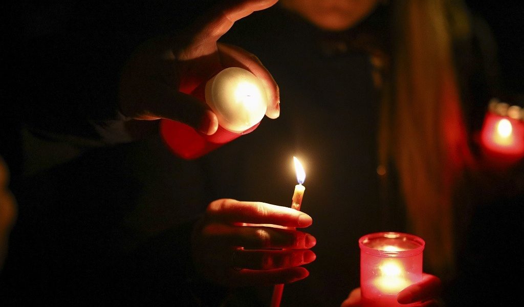 Aproape trei sferturi dintre români plănuiesc să participe la Slujba de Înviere în acest an, conform unui sondaj recent