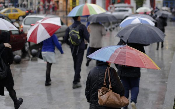 Ploi torențiale și vijelii: Alertă meteo până sâmbătă în mai multe zone din România