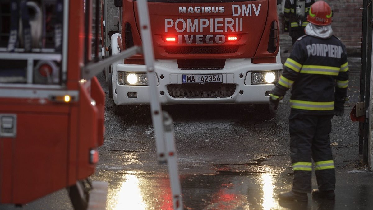 Incendiu la un bloc din Constanța: Planul Roșu activat, persoane prinse!