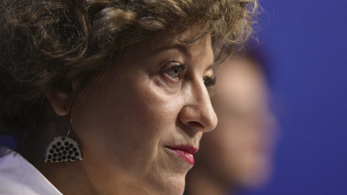 Statul, bani aruncați la gunoi: Petrotrans falimentară, dar plătită de ani buni