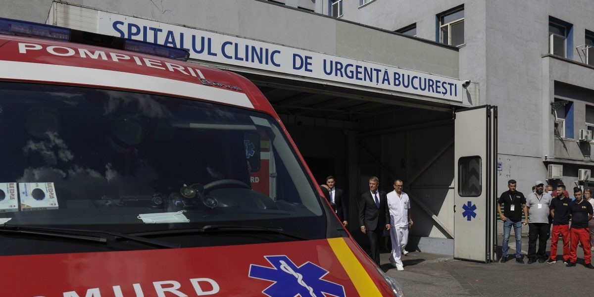 Femeia de 68 de ani, decedată după o lună de la accident O femeie în vârstă de 68 de ani, grav rănită după ce a fost lovită de o mașină pe o trecere de pietoni, a decedat la spital după aproximativ o lună de la incident