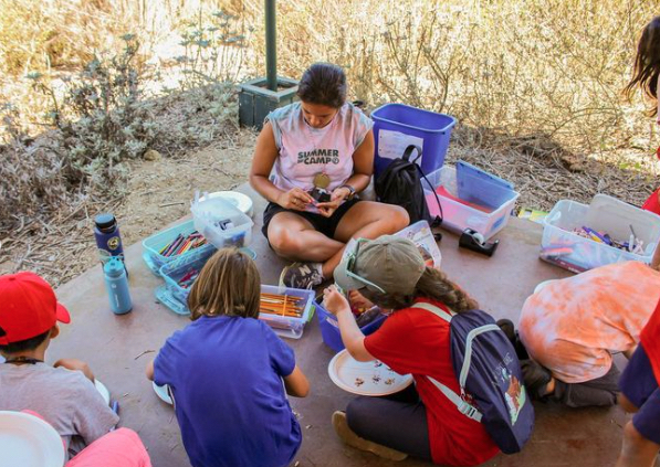 Odată cu apropierea sezonului estival, activitățile destinate copiilor și tinerilor devin o prioritate pentru comunități și organizații educaționale