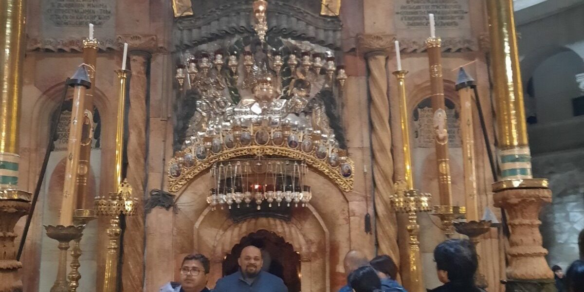 Pe străduţele înguste şi pline de istorie din Oraşul Vechi al Ierusalimului, liniștea de duminică dimineață a fost perturbată de restricțiile impuse cu ocazia Paștelui catolic, celebrat în această perioadă de creștini din întreaga lume