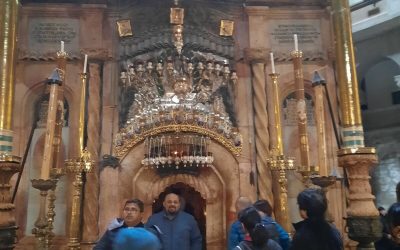 Pe străduţele înguste şi pline de istorie din Oraşul Vechi al Ierusalimului, liniștea de duminică dimineață a fost perturbată de restricțiile impuse cu ocazia Paștelui catolic, celebrat în această perioadă de creștini din întreaga lume