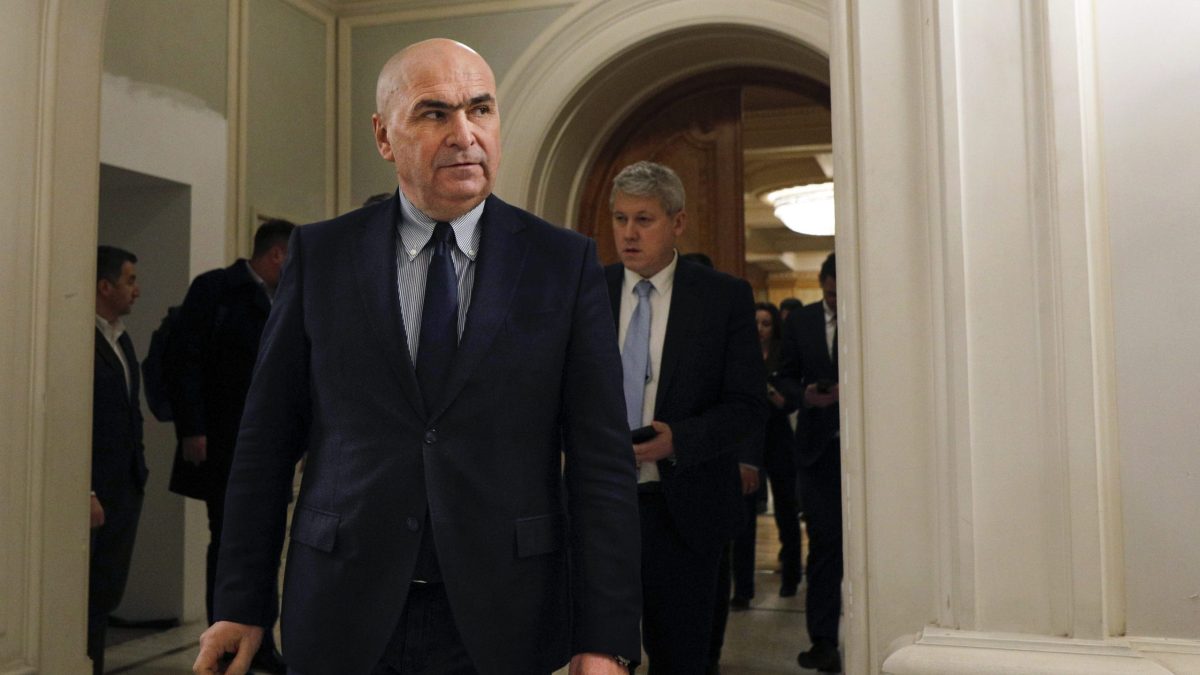 Bolojan, despre premierul tehnocrat: Riscul e mare fără experiență politică