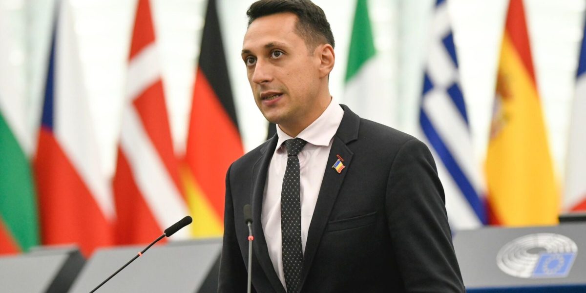 O posibilă ieșire a PSD din coaliția de guvernare ar putea deschide calea unei moțiuni de cenzură inițiate de AUR, a declarat Vlad GHEORGHE, consilier onorific al premierului