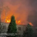 Incendiu puternic la Mănăstirea Bistrița: Peste 100 de pompieri intervin să stingă flăcările