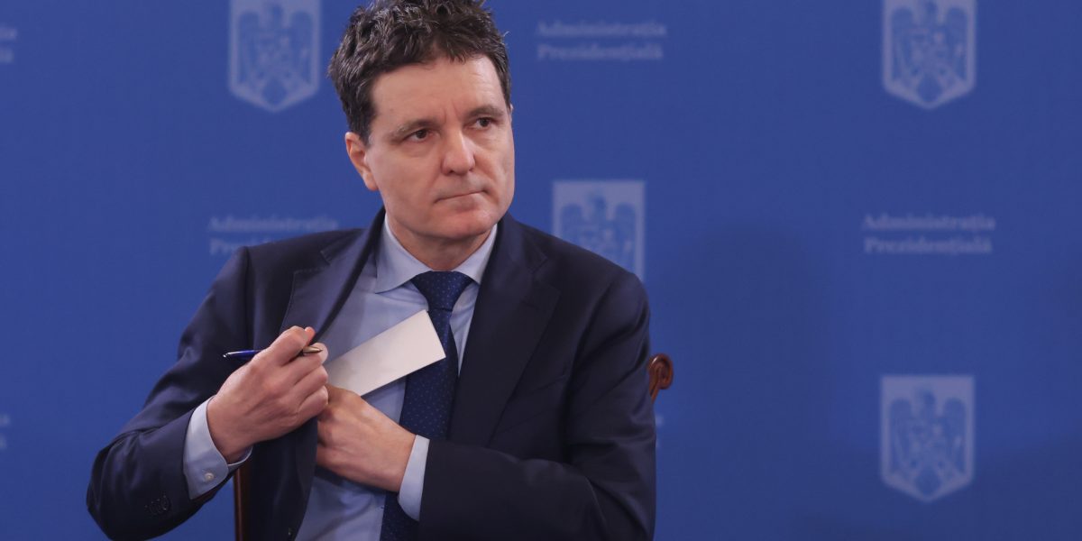 Președintele Nicușor Dan a convocat o întâlnire de urgență pentru monitorizarea pieței carburanților Nicușor Dan, președintele României, s-a întâlnit luni la Palatul Cotroceni cu premierul Ilie Bolojan și reprezentanți ai ministerelor Energiei și Transporturilor, precum și cu responsabili din sectorul petrolier