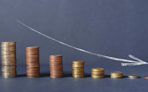 Deficitul bugetar al României, în scădere, dar în continuare „campion” în UE