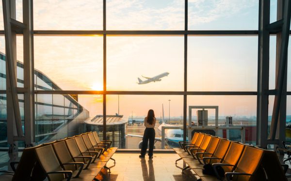 Criza din Orientul Mijlociu lovește aviația: Zboruri anulate, prețuri afectate în România