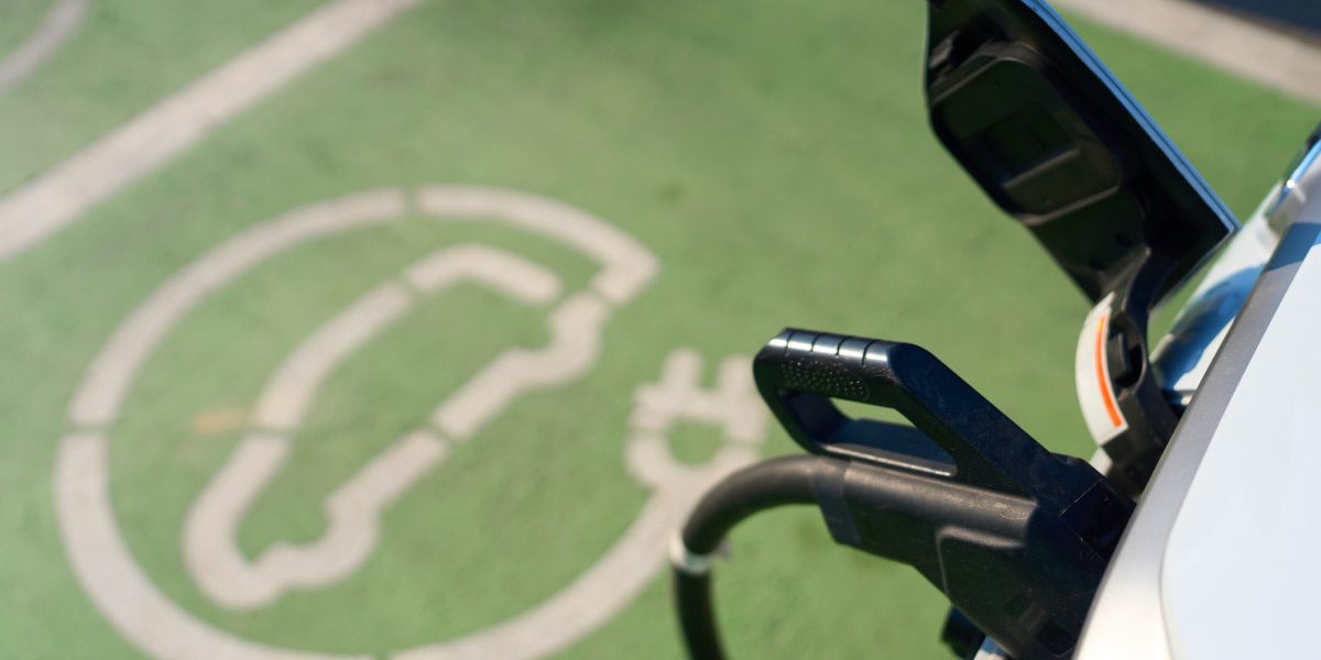 Ministrul Transporturilor, Ciprian Şerban, a semnat joi trei contracte de finanțare cu Serviciul Român de Informații (SRI), Serviciul de Telecomunicații Speciale (STS) și Serviciul de Protecție și Pază (SPP)