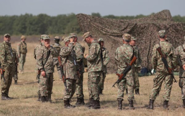 Ministrul Apărării, șocat: Halele Armatei, ruină! „Plouă și cresc copaci”