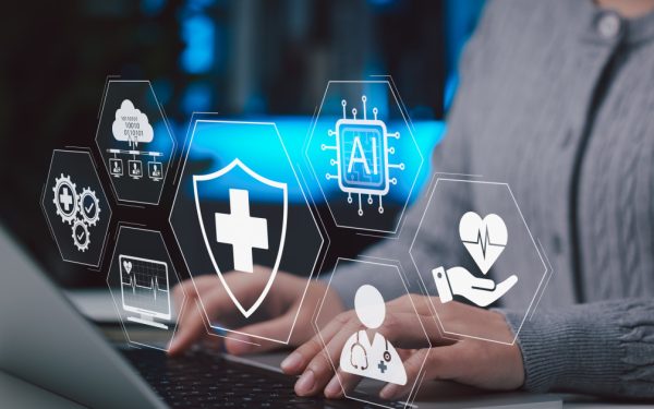 Opt din zece diagnostice AI, greșite. Românii preferă chatbotul, nu doctorul