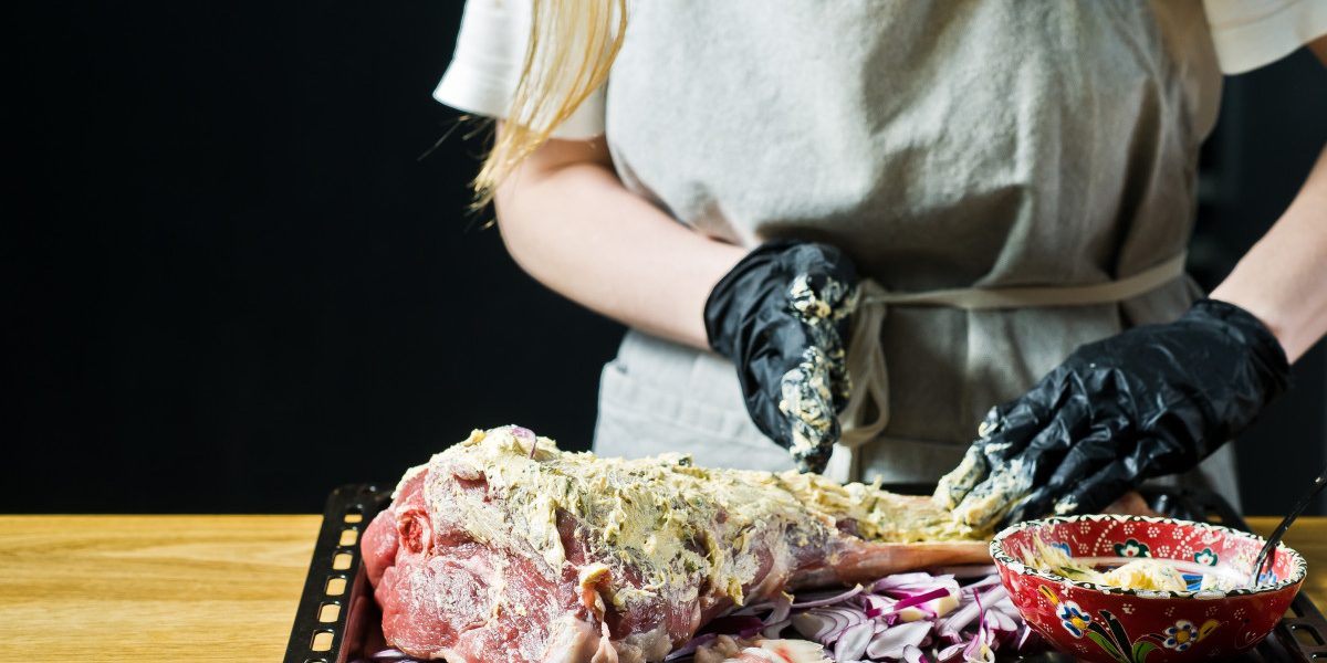 Paștele se apropie cu pași repezi, iar mesele festive sunt dominate de preparate tradiționale care adună familia