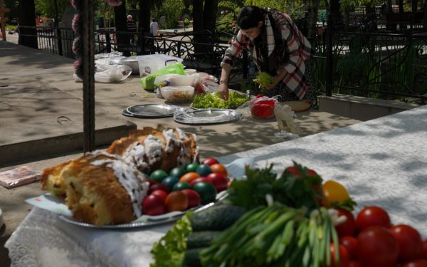 Paștele Blajinilor 2026: Ce tradiții respectă românii pentru sufletele dragi