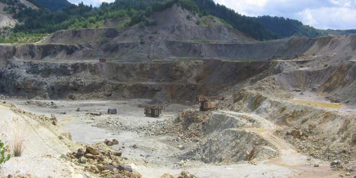 Zeci de ONG-uri denunță abuzul legii de expropriere pentru minerit și trimit o scrisoare Ursulei von der Leyen