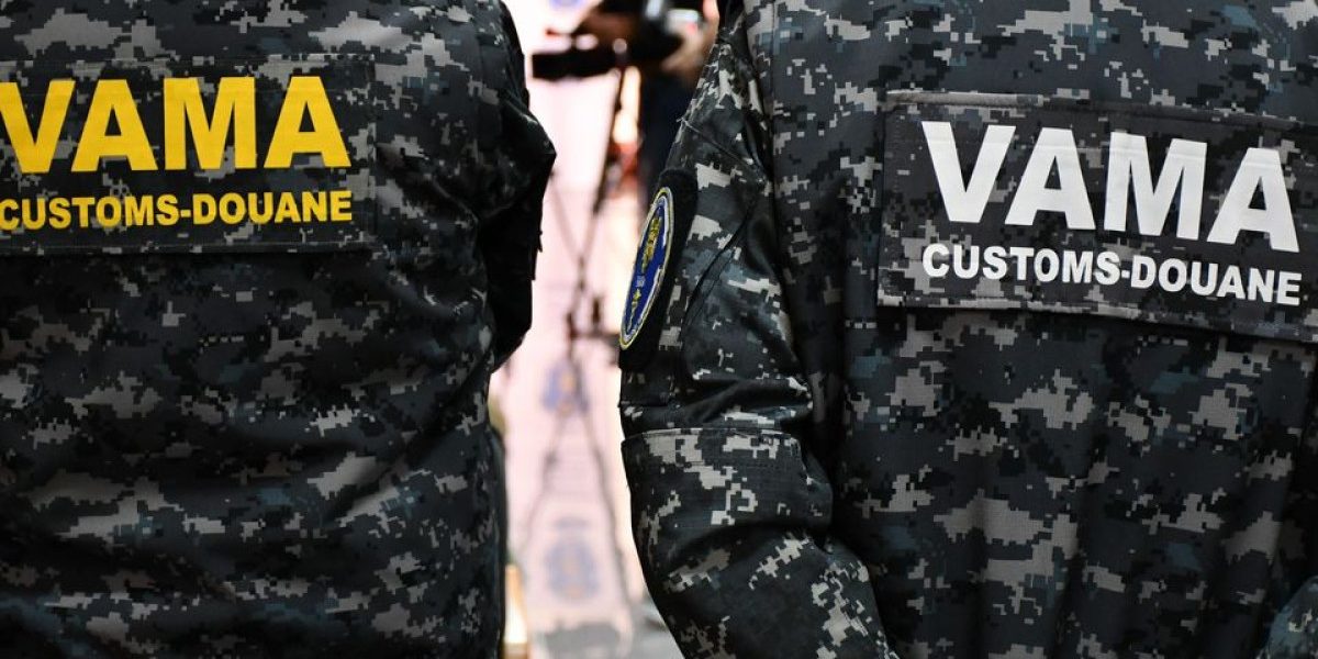 Inspectorii vamali au confiscat peste 41.000 de articole de îmbrăcăminte despre care se suspectează că sunt contrafăcute, valoarea totală a acestora fiind estimată la aproximativ 3,1 milioane de lei