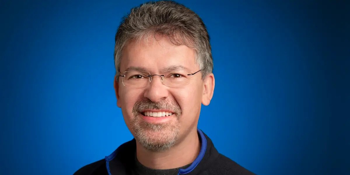 Apple, lovitură grea: John Giannandrea, șeful AI, pleacă din companie