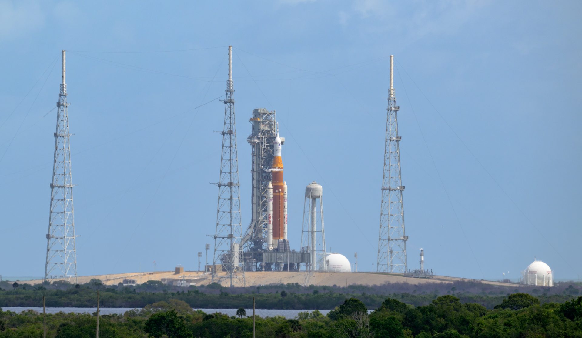 NASA a lansat cu succes misiunea Artemis II, primul zbor cu echipaj uman în jurul Lunii de la programul Apollo, într-un eveniment marcat de o pregătire meticuloasă și de condiții meteorologice favorabile