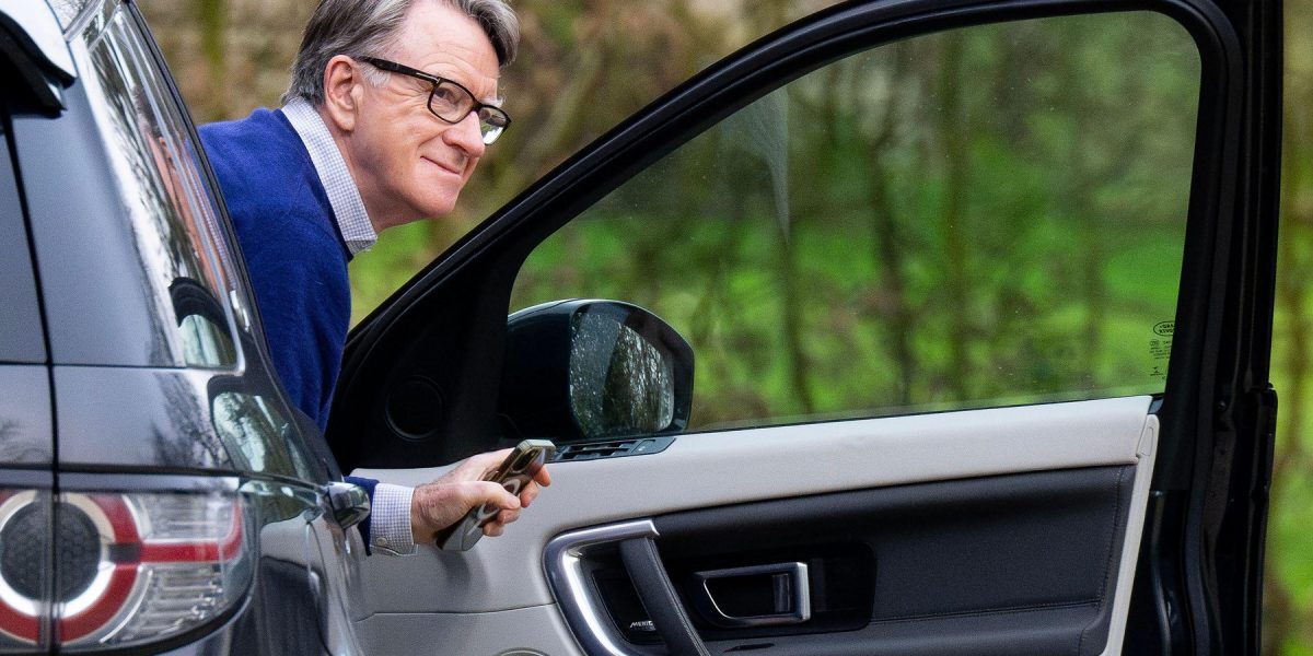 Mandelson, compromis de Epstein, amendat pentru un gest șocant