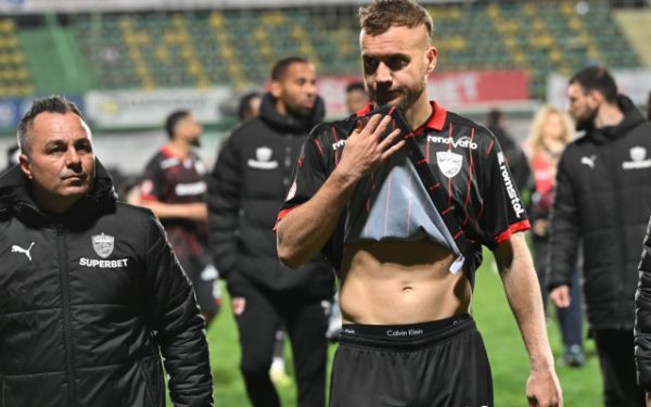 Probleme pentru Pușcaș la Dinamo: Atacantul, sub lupa criticilor