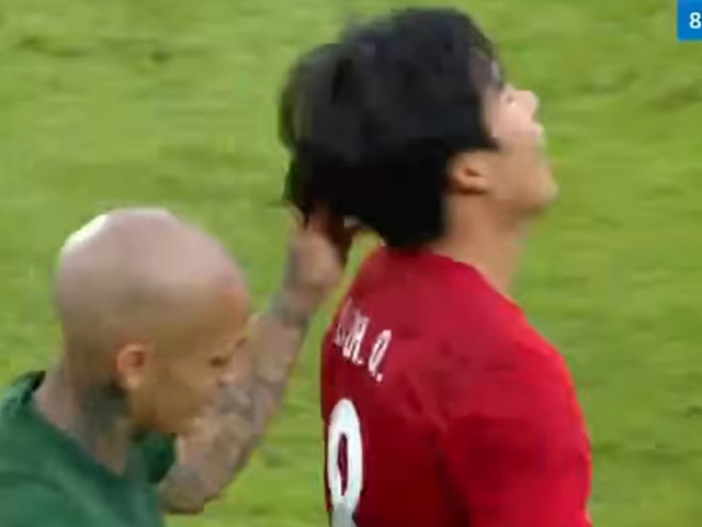 Jucătorul român Alexandru Mitriță a fost protagonistul unui incident controversat în timpul unui meci din China, după ce a tras un adversar de păr, fiind apoi suspendat temporar din competiție