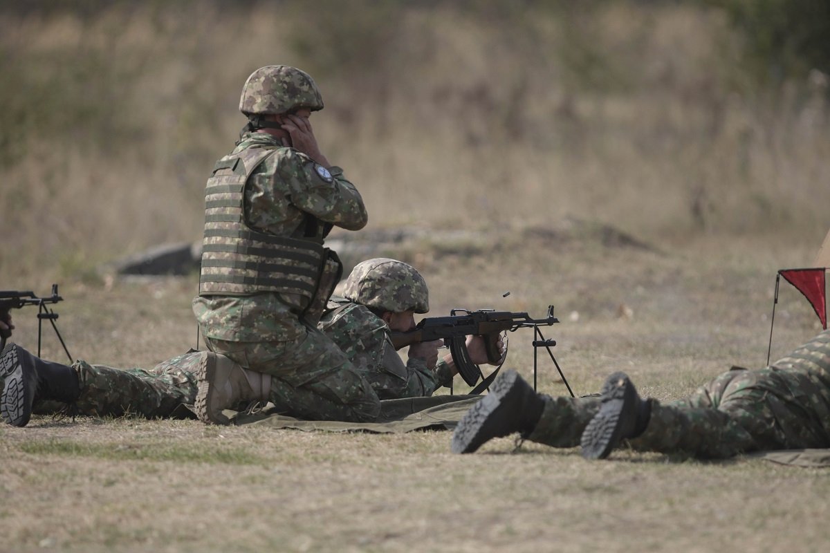 Ministrul Apărării Naționale și șeful Statului Major au inspectat una dintre unitățile dedicate instruirii voluntarilor militari Ministrul Apărării Naționale, Radu Miruță, și șeful Statului Major al Apărării, generalul Gheorghiță Vlad, au efectuat marți o vizită la Batalionul 265 Poliție Militară, una dintre unitățile militare care vor găzdui programul de instruire a soldaților și gradaților voluntari în termen (SGVT)