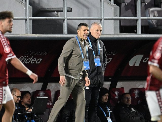 Gâlcă, răspuns acid pentru Dobre: „Să joace, nu să se plângă de tactică!”