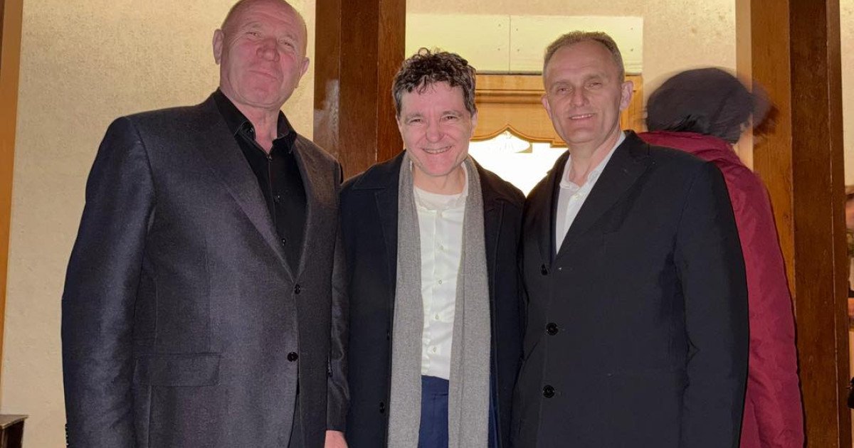 Nicușor Dan, la Cornu de Vinerea Mare: Cu primarul și PSD-iștii Prahovei