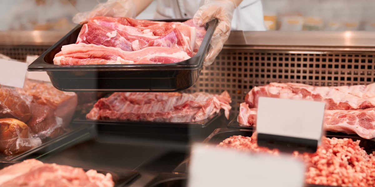 Scumpiri de Paște: carne de miel costă până la 60 lei pe kilogram, producătorii anunță 75% din vânzări în această perioadă
