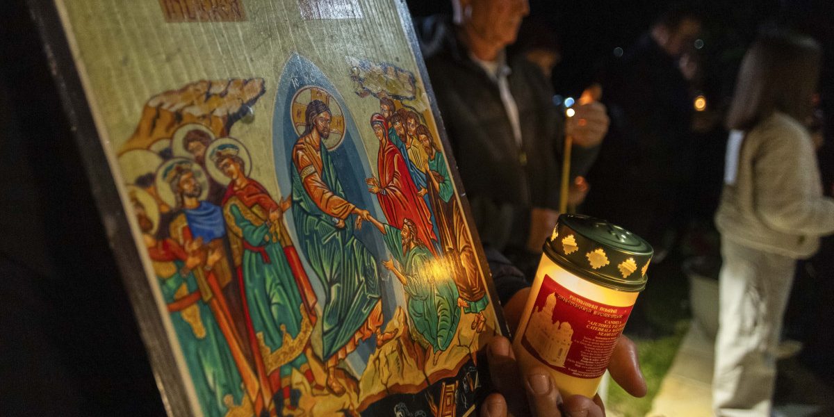 Coborârea la iad a Mântuitorului: Ce semnifică Sâmbăta Mare, marcată cu cruce roșie, înainte de Înviere