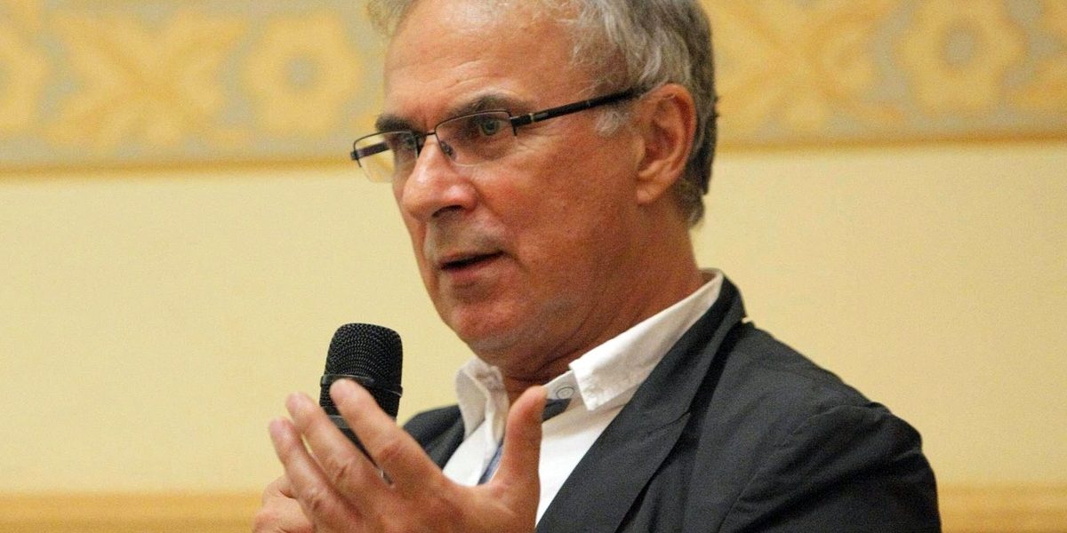 Andruh, președintele Academiei: Doctoratele plagiate, sancțiuni pentru toți!