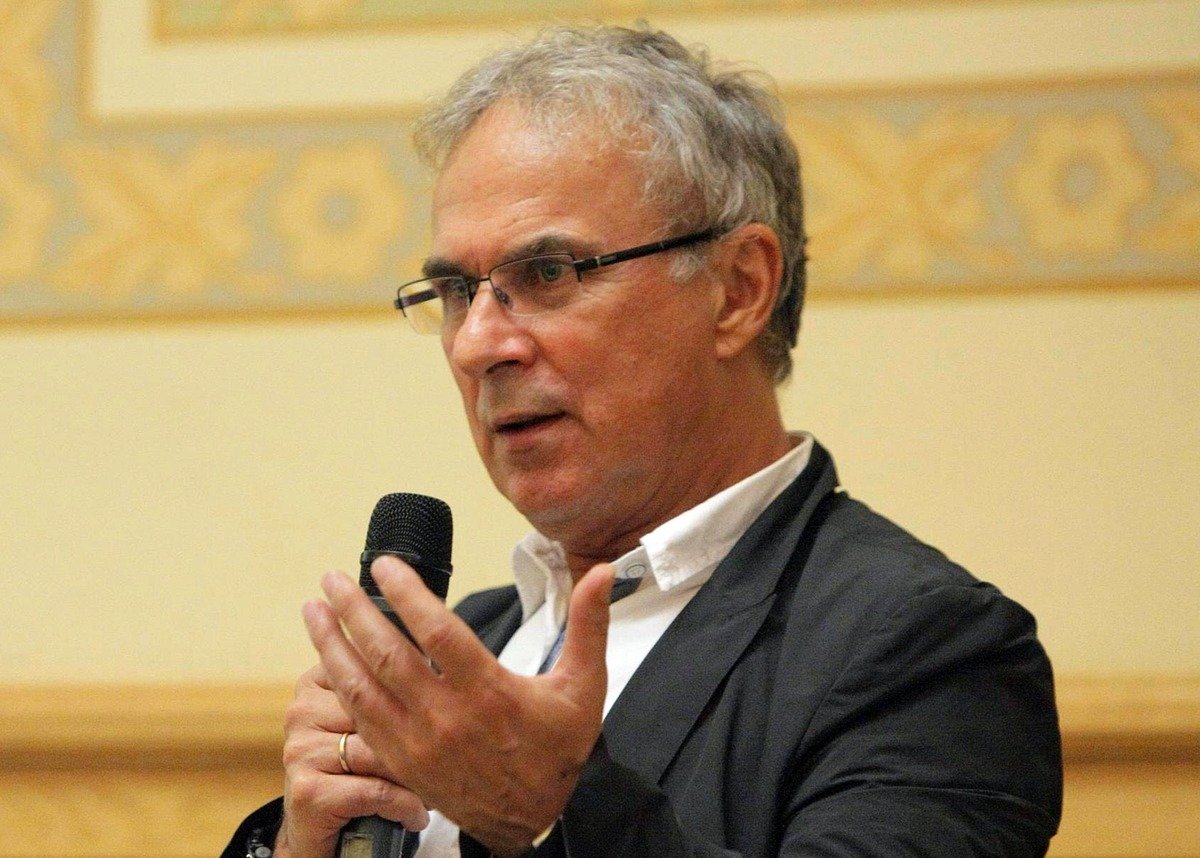 Andruh, președintele Academiei: Doctoratele plagiate, sancțiuni pentru toți!