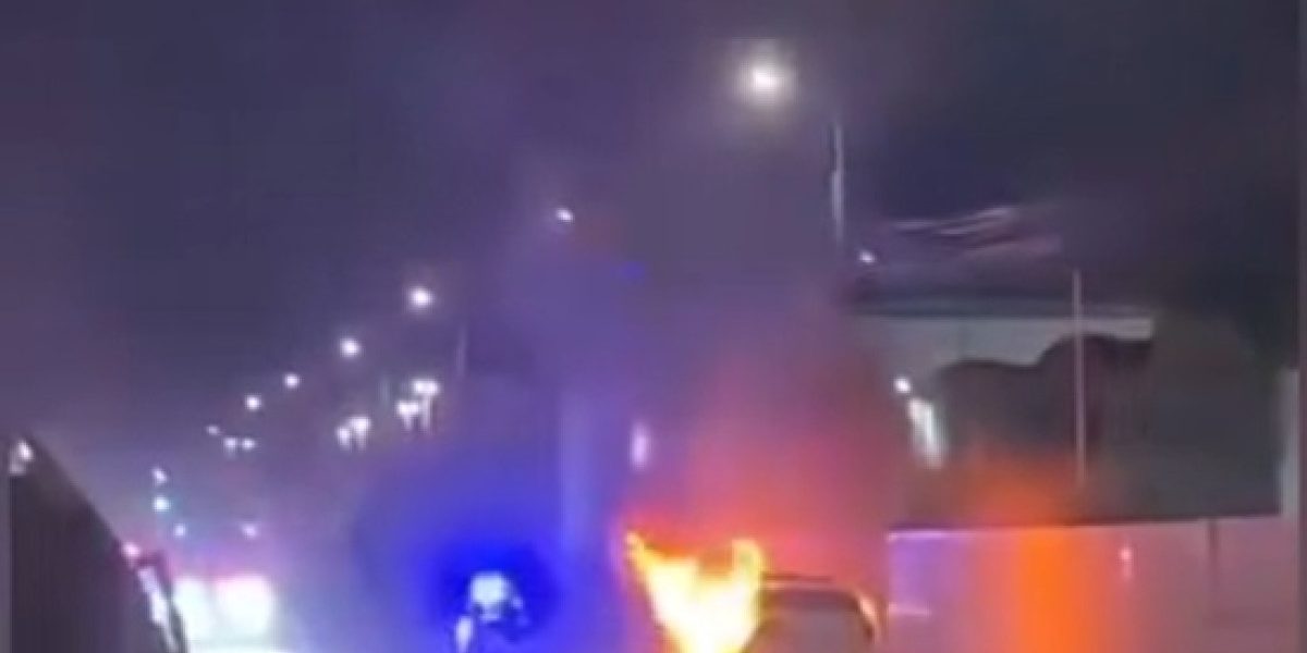 O maşină de poliţie a luat foc în trafic. Sindicaliștii acuză că mentenanța e superficială și problemele sunt ignorate. Reacția IGPR