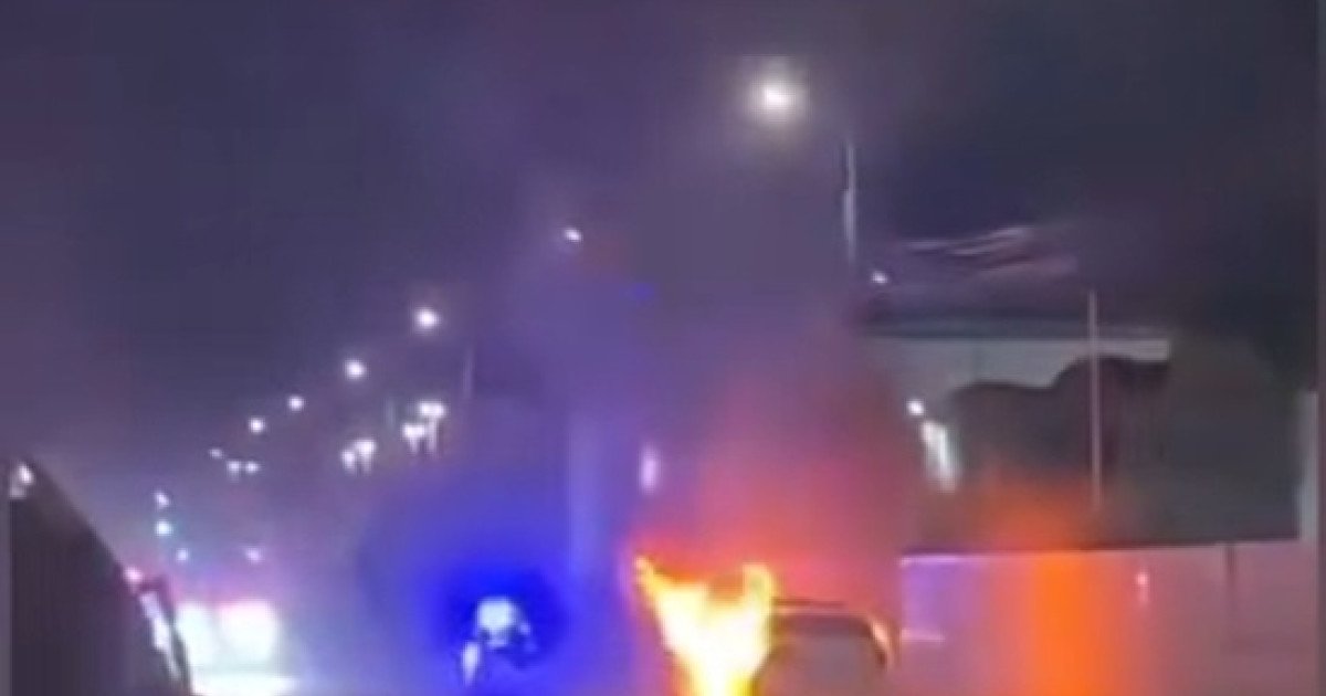 Un incendiu a distrus o mașină de poliție în trafic, la Iași, și a atras atenția asupra stării vehiculelor din dotarea Poliției Române