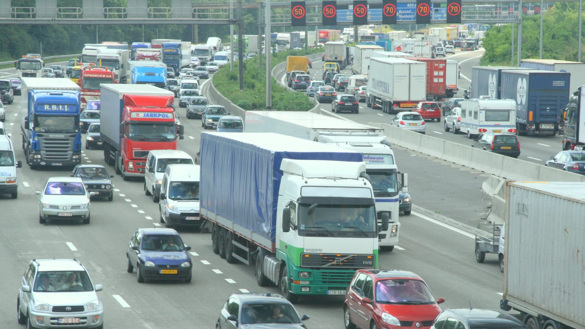 Noi reguli pentru șoferi: Ce se montează OBLIGATORIU pe mașini, din 2026?