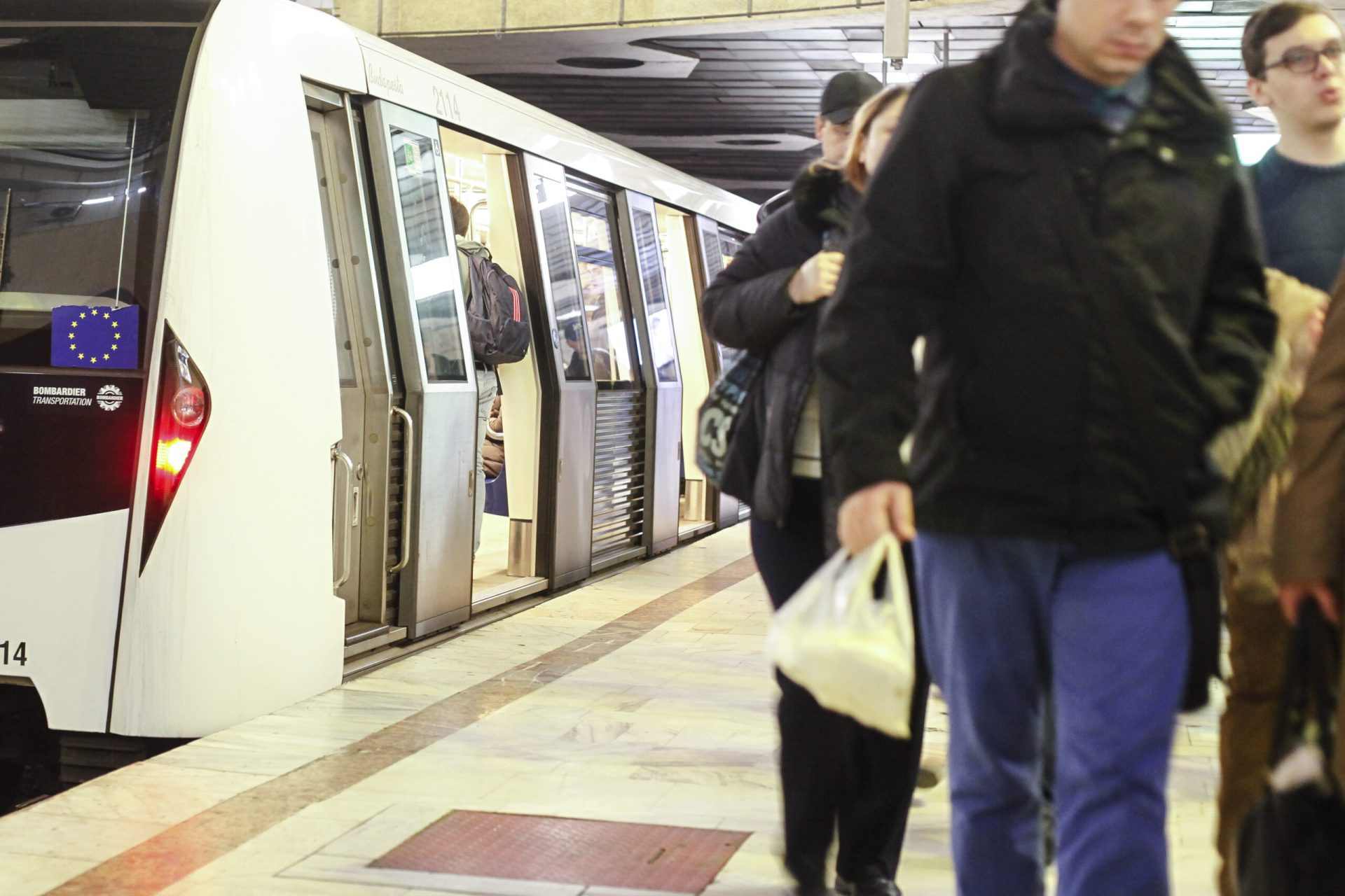 Fum într-un metrou pe Magistrala 2: Călătorii evacuați, defecțiune la frâne Un incident neplăcut a avut loc luni dimineața pe Magistrala 2 a metroului bucureștean