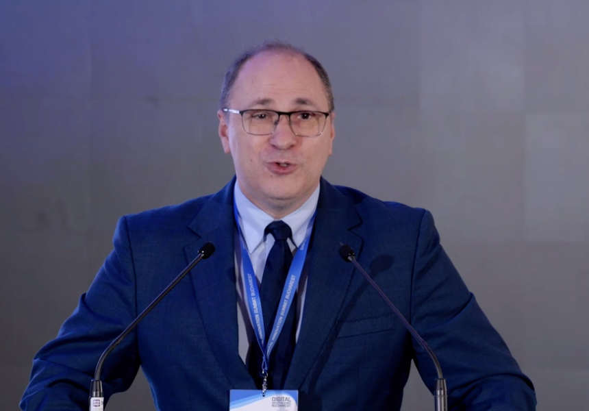 Ministrul Educației, Mihai Dimian, a abordat problema supraaglomerării școlilor, exemplificând cu experiența proprie