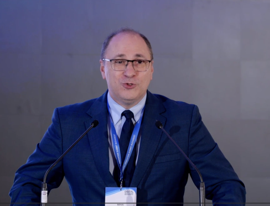 Ministrul Educației, Mihai Dimian, a abordat problema supraaglomerării școlilor, exemplificând cu experiența proprie
