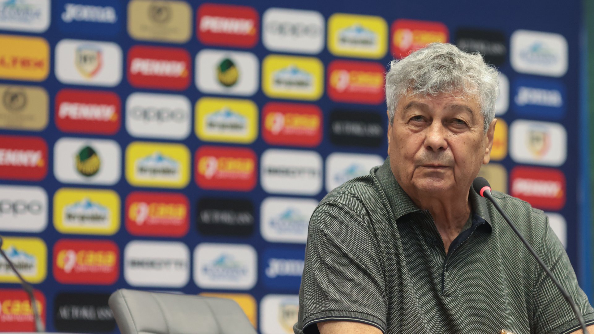 Mircea Lucescu se află în continuare sub supraveghere la Spitalul Universitar din București, unde medicii analizează în detaliu evoluția stării sale de sănătate după un infarct miocardic suferit vineri