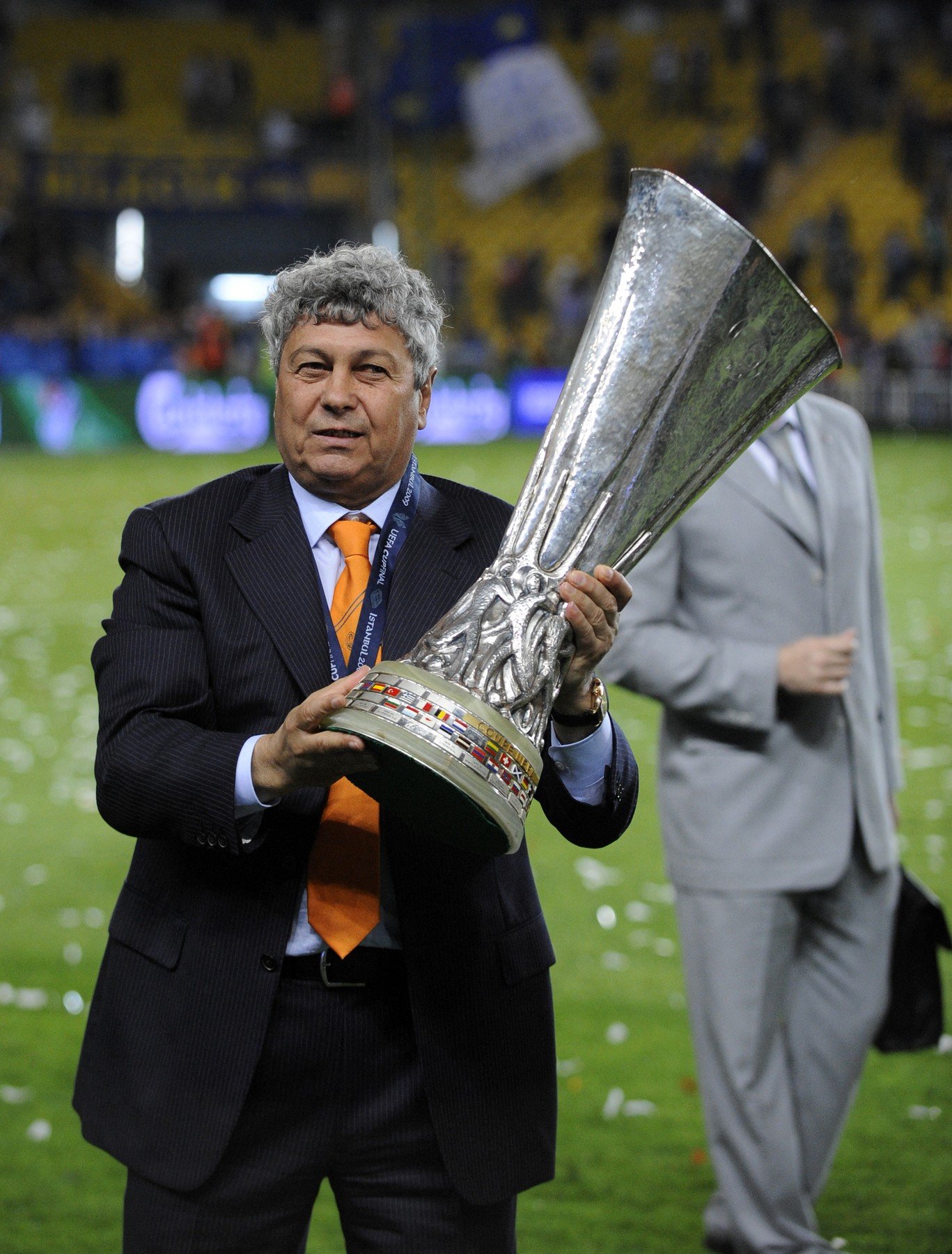 Lumea fotbalului este în doliu: Mircea Lucescu, un nume uriaș, s-a stins din viață Lumea sportului este zguduită de o veste tristă marți seară: Mircea Lucescu, unul dintre cei mai mari antrenori de fotbal din România și din lume, a încetat din viață