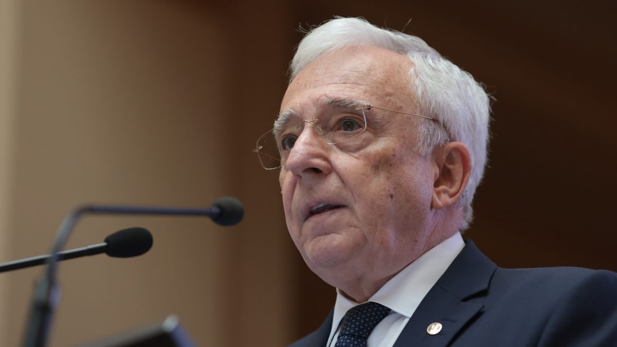 Isărescu, după weekendul cu raportul: Atacul la Robor, confuzie publică!