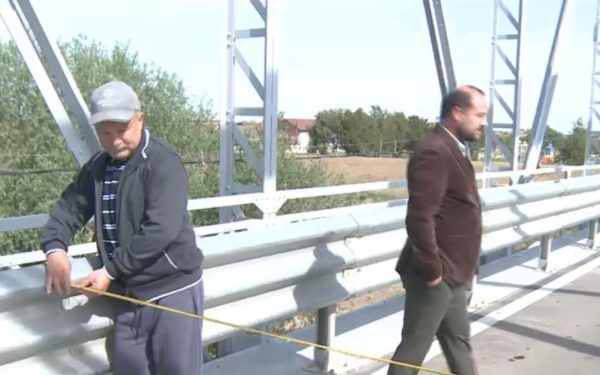 Podul din Arad, reabilitat, dar inutil: „Am trecut prin apă”