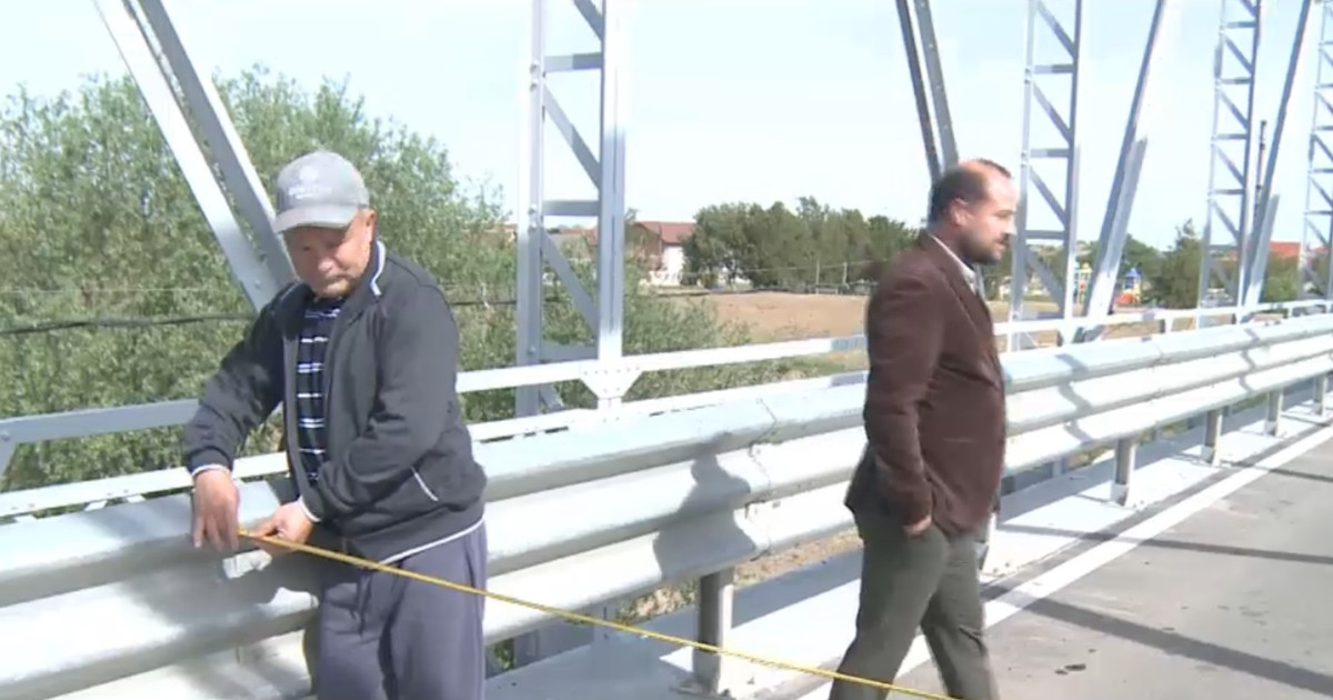 Podul din Arad, reabilitat, dar inutil: „Am trecut prin apă”