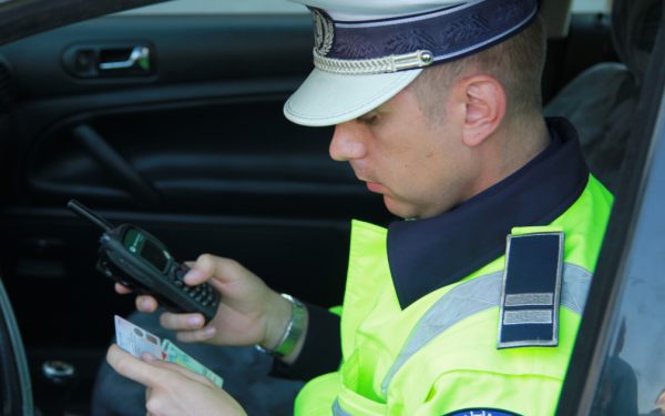 Șofer din Dâmbovița, prins cu 200 km/h și fără ITP, a fugit de Poliție